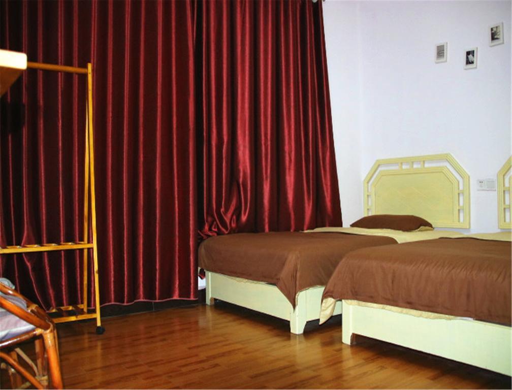 En Attendant Godot Youth Hostel Yangshuo Exterior photo