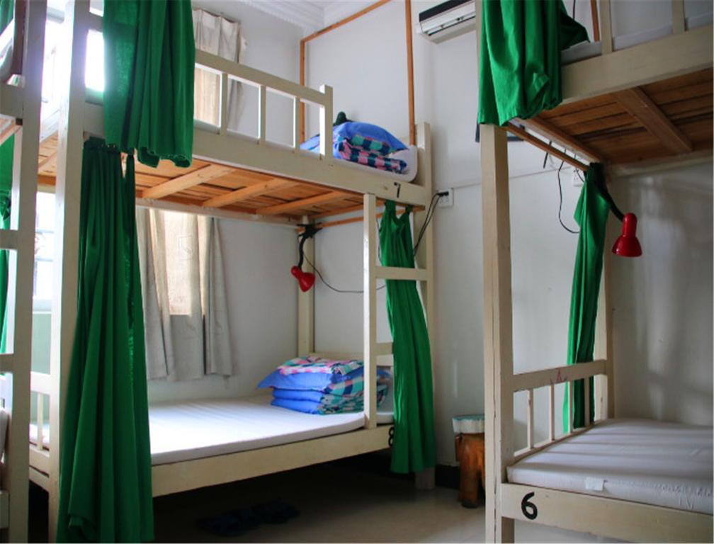 En Attendant Godot Youth Hostel Yangshuo Exterior photo