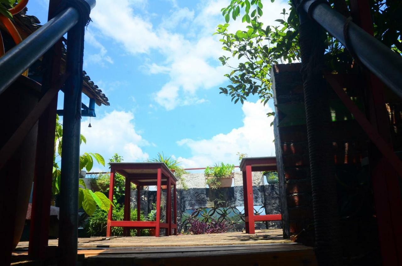 En Attendant Godot Youth Hostel Yangshuo Exterior photo